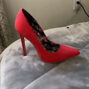 Red pump